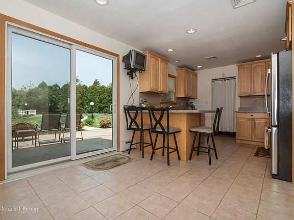 5th image of 1 Ross Ct