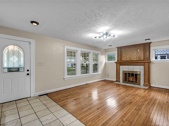 4th image of 3333 Beechwood Ave