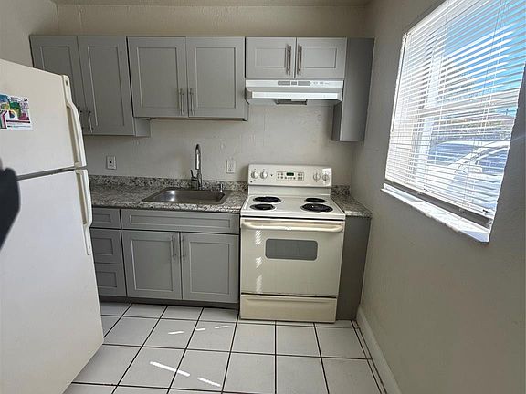 4th image of 720 SW 7th St APT 1