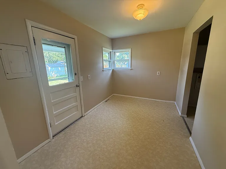 109 Jefferson Ave — Photo 6
