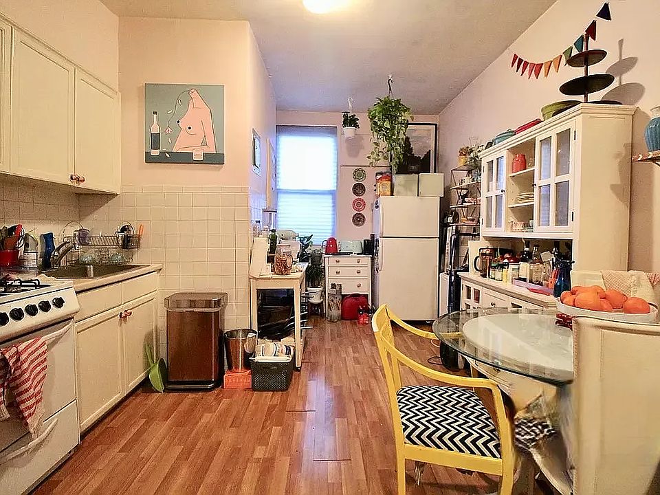 2nd image of 320 Powers St APT 1R