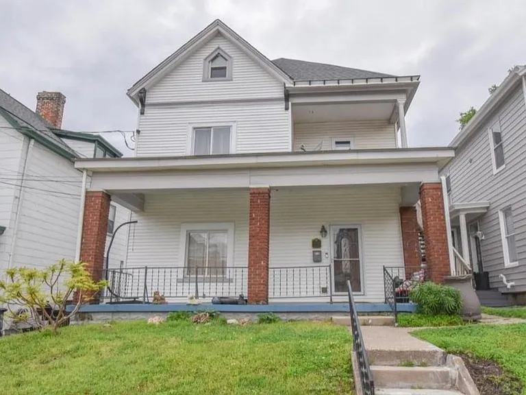 131 Ross Ave — Photo 1