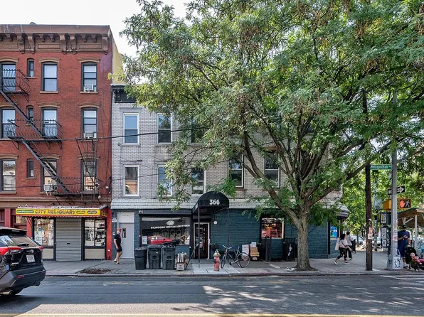 366 Metropolitan Avenue image 11 of 12