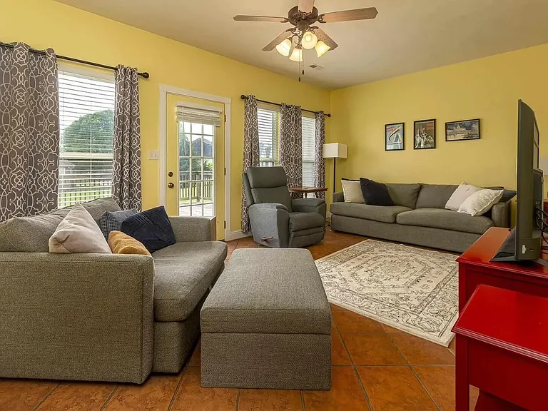 2207 Westminster Dr — Photo 10