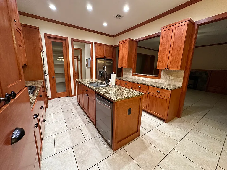 2709 Belmont Dr — Photo 6