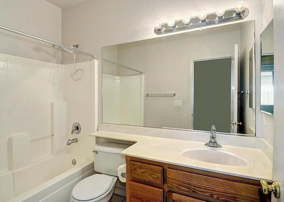 2nd image of 3201 Sacramento Dr