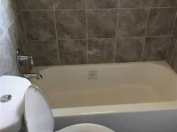 3rd image of 1615 Mentor Ave