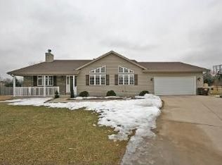 1205 Ridgewood Rd, Mahomet, IL 61853
