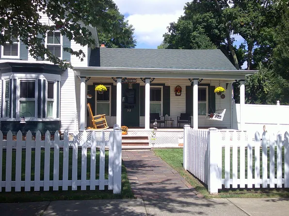 312 W Front St, Buchanan, MI 49107