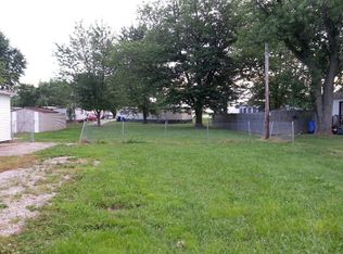 307 NW 3rd St, Casey, IL 62420