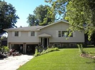 85 Neil Rd, Sugar Grove, IL 60554