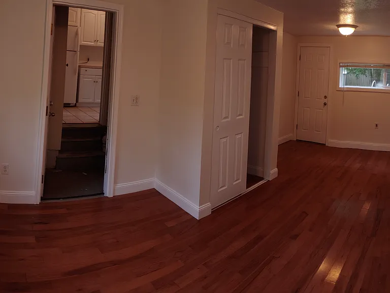 1002 N Watts St — Photo 28