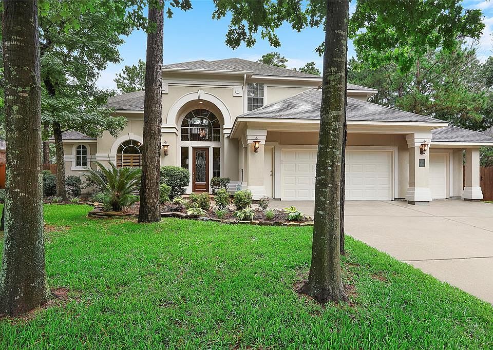 Beautiful Marshall Custom Home with 5 bedroom, 3 full & 2 half baths and a 3-car garage in the sought-after neighborhood of Taylor Point. Just a short ride on the bike paths to the highly rated Bush Elementary and Mitchell Intermediate Schools.