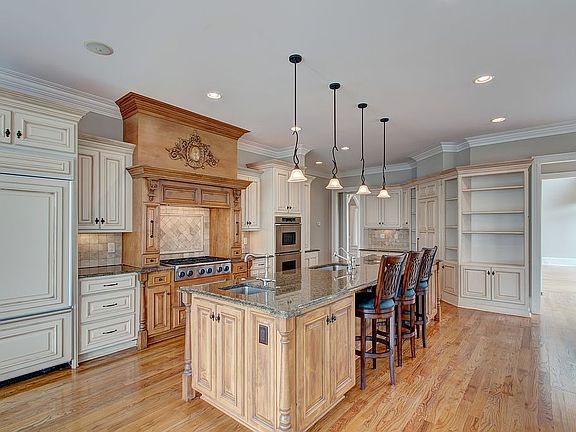 Gourmet kitchen