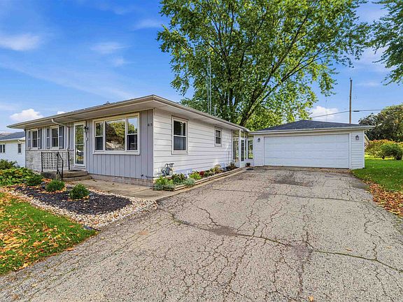 3rd image of 613 Denning Ave
