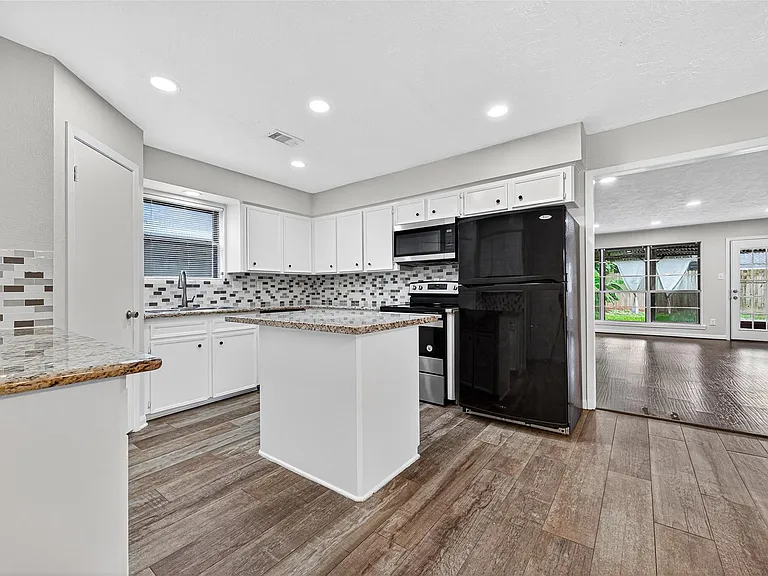 21043 Northern Colony Ct — Photo 14