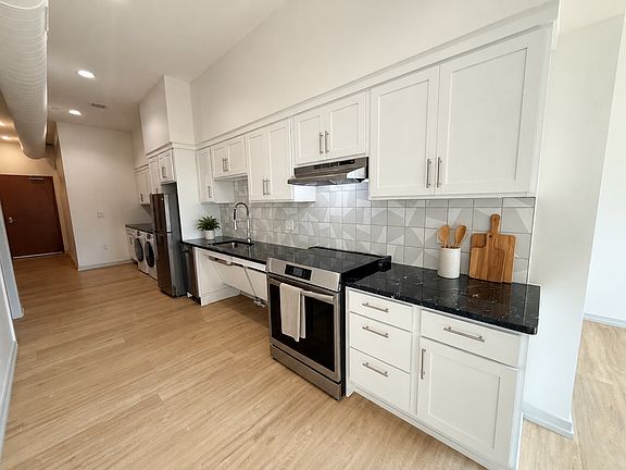 5th image of 2040 Division Ave S #207