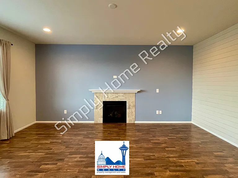 2420 Burlwood St NE — Photo 3