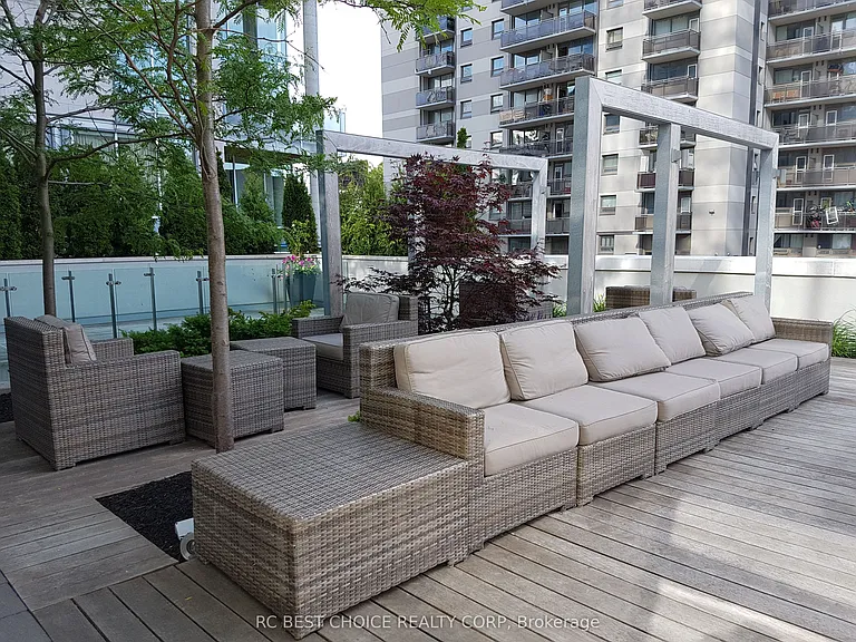 170 Avenue Rd #405 — Photo 38