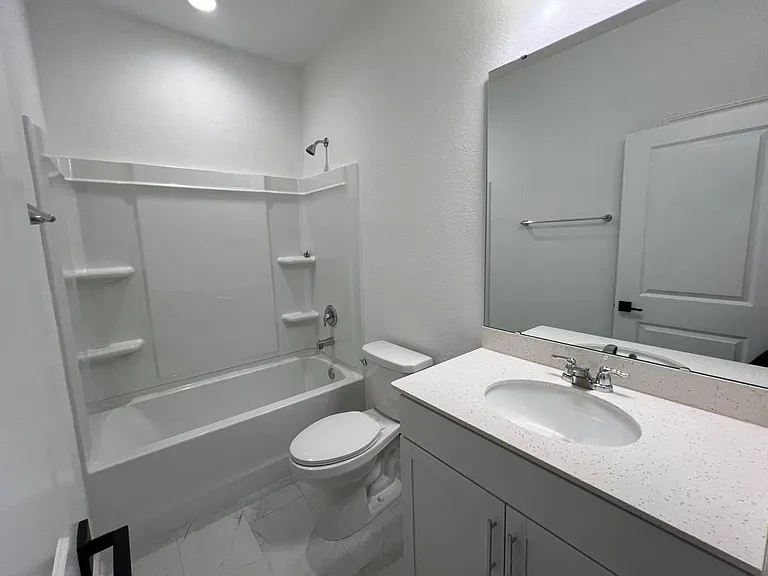 223 Brandon Lakes Dr — Photo 20