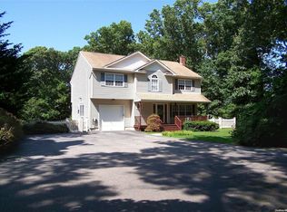 595 Old Town Rd, Port Jefferson Station, NY 11776