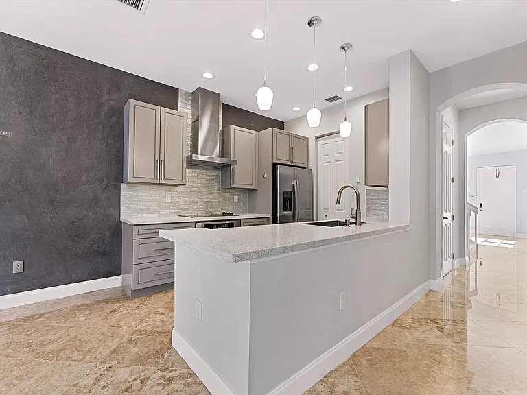 6884 Julia Gardens Dr — Photo 14