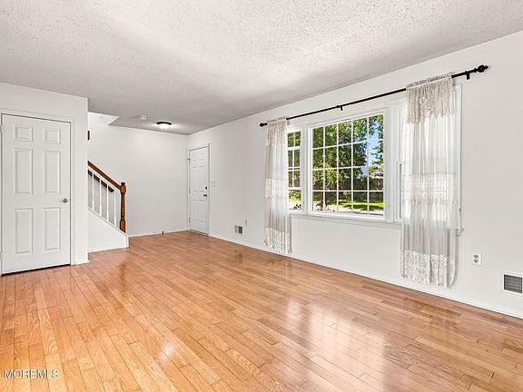 4th image of 974 Columbus Drive