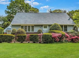 10 Kilburn Ave, Huntington Station, NY 11746