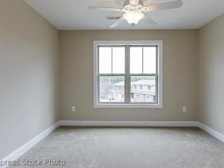 111 Cypress Cir — Photo 13