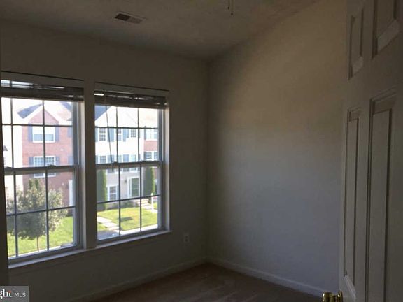 4th image of 707 Wineberry Way