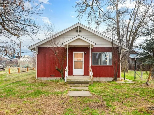 151 S 12th St, Montague, CA 96064