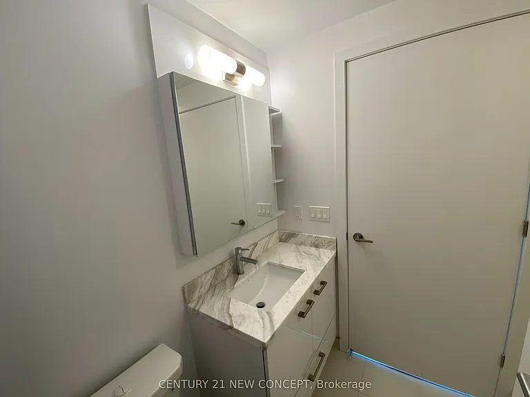 2221 Yonge St #5006 — Photo 7