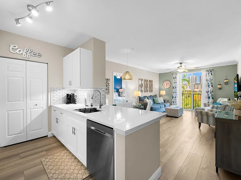 720 S Sapodilla Ave #502 — Photo 3