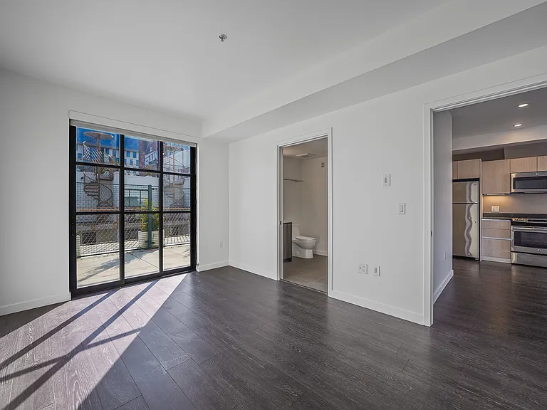 5800 Harold Way — Photo 36