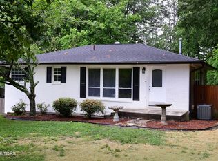 102 Henderson Ln, Oak Ridge, TN 37830