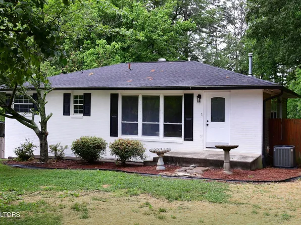 102 Henderson Ln, Oak Ridge, TN 37830