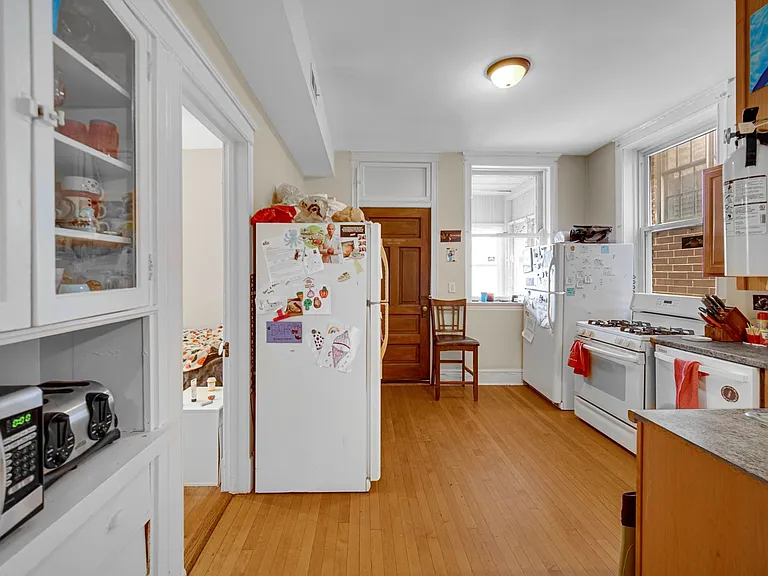 1240 W Cornelia Ave — Photo 10