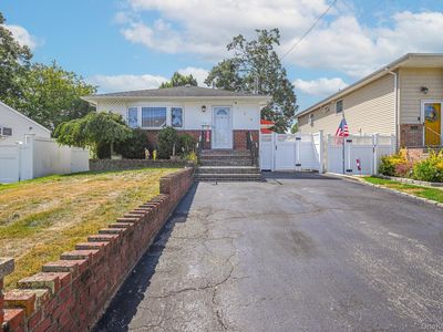 126 Commonwealth Avenue, Massapequa, NY, 11758