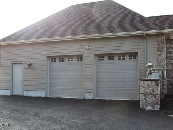 4th image of 394 Joanne Ct