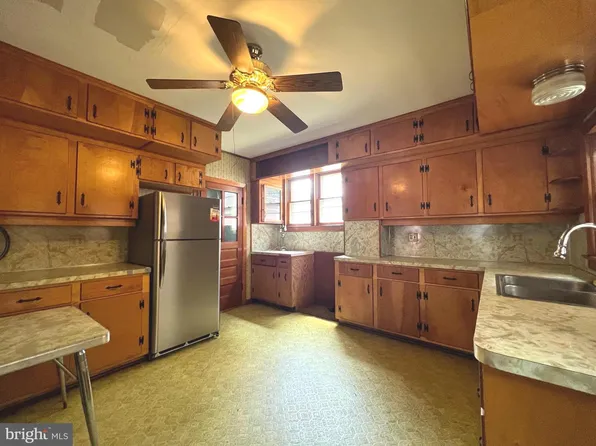 202 E Martin St, Martinsburg, WV 25401