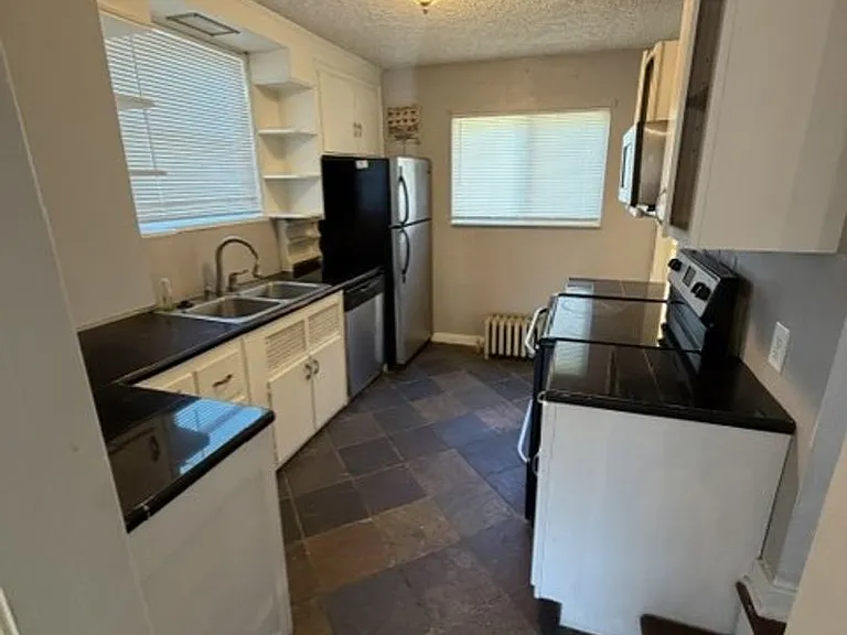222 Wainwright Ave — Photo 12