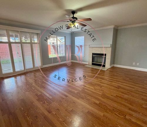 4th image of 487 Whiterock Dr