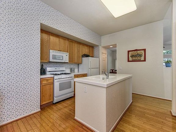 5th image of 3613 Grand Point Ln