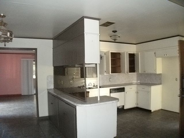 2nd image of 2348 S Magnolia Dr