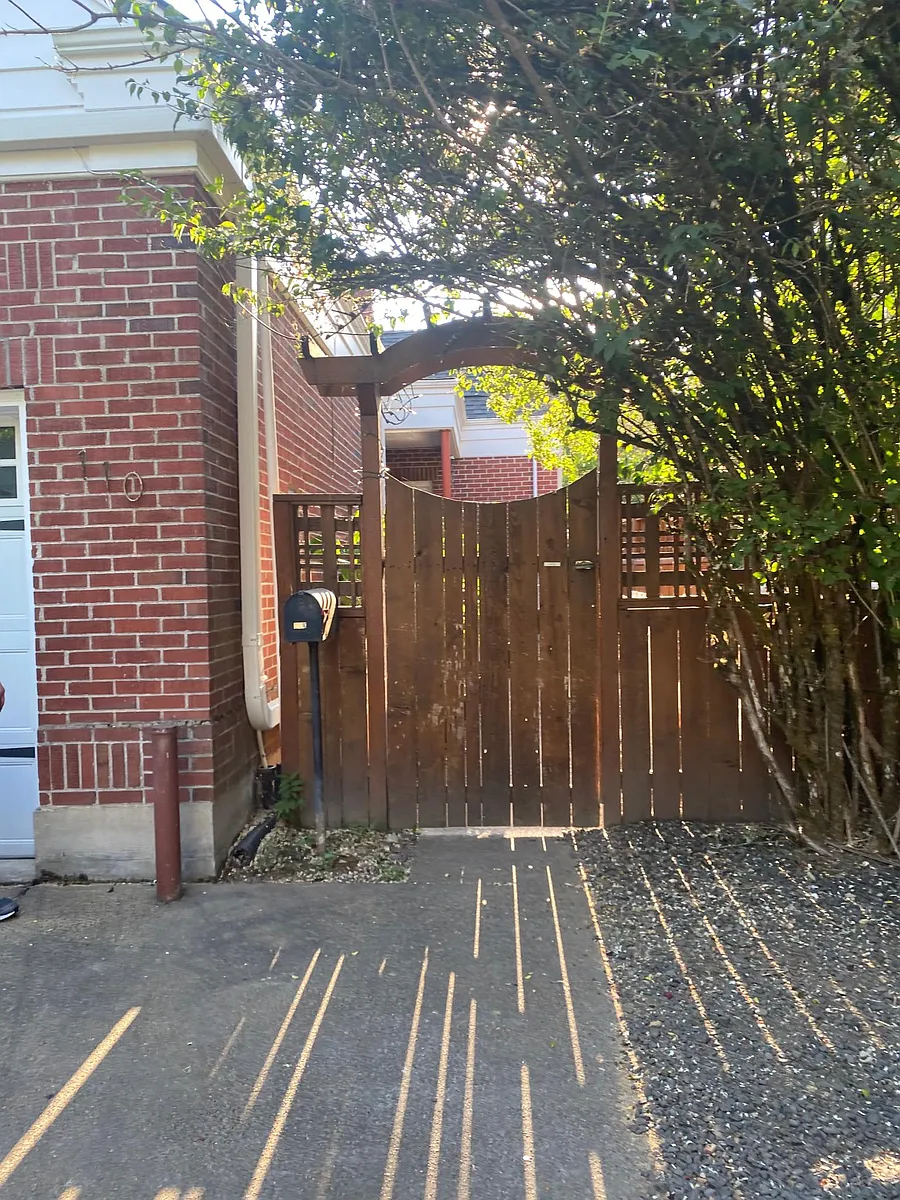 Building Photo - 2711 NW Johnson Ave #110