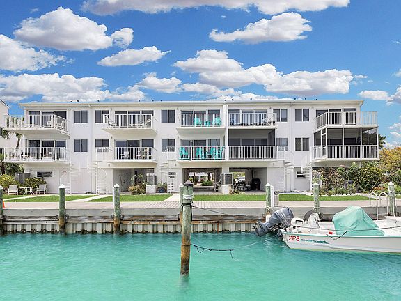 2nd image of 95 Coco Plum Dr APT 5E