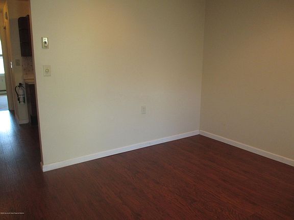 5th image of 365C Chesterfield Ct #1003