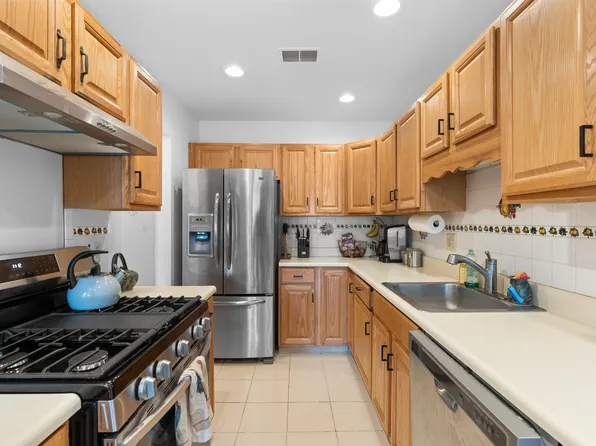 47 Grieco Drive image 6 of 15