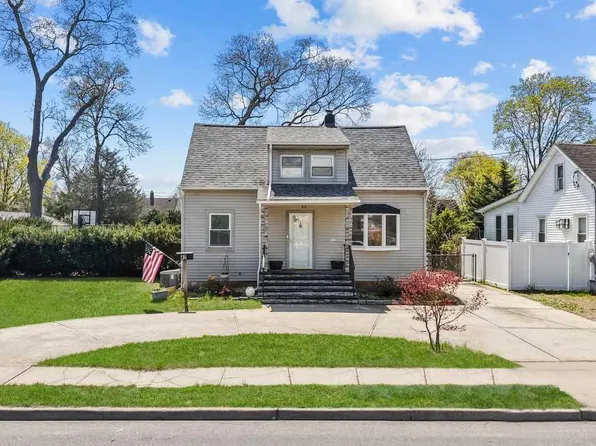 42 Bittermint Street, Islip, NY 11751