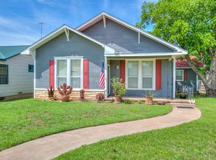 902 N 6th St, Ballinger, TX 76821